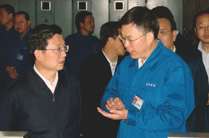 时任青海省省委书记强卫考察工厂